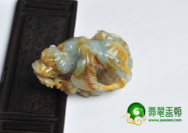糯冰种褐黄翡缅甸翡翠A货如虎添翼挂机/手玩件