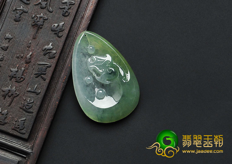 冰种飘花缅甸翡翠A货仿古龙挂件