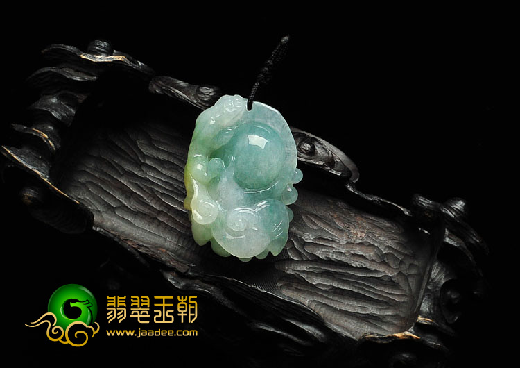 糯冰种三彩缅甸翡翠A货螭龙如意挂件