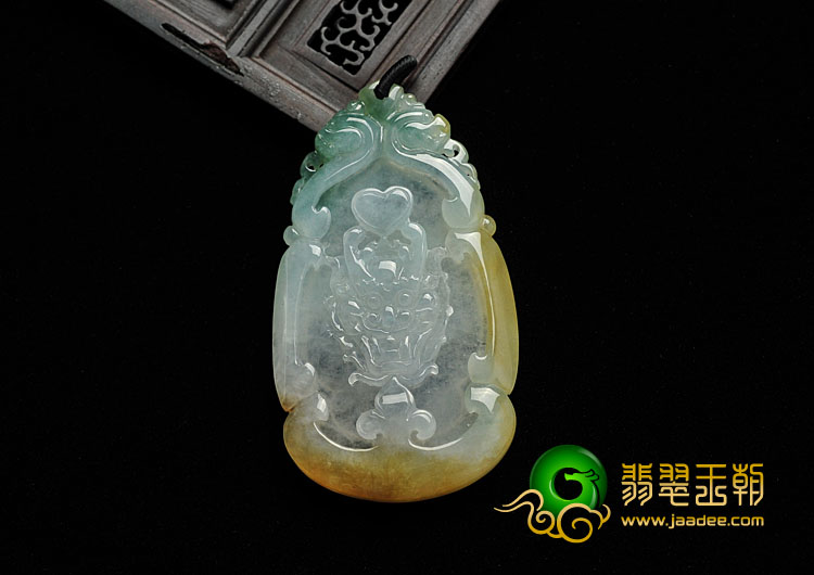 冰种淡三彩缅甸翡翠A货仿古龙牌挂件