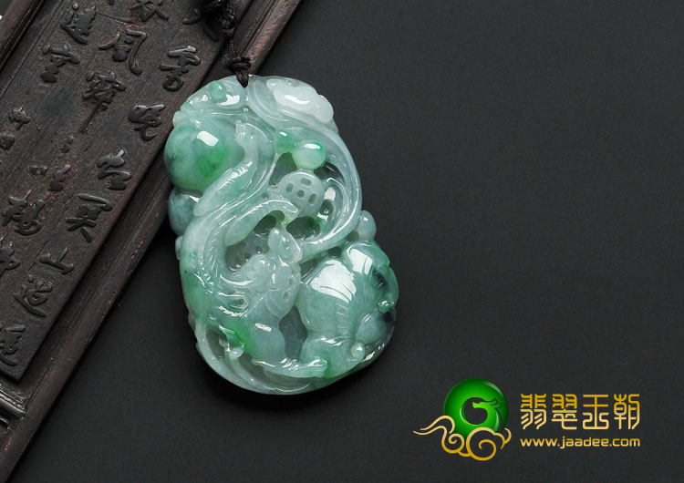 糯冰种翠色缅甸翡翠A货龙行如意挂件
