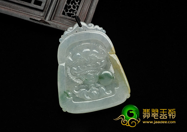 冰种淡黄翡飘花缅甸翡翠A货仿古龙头玉牌挂件