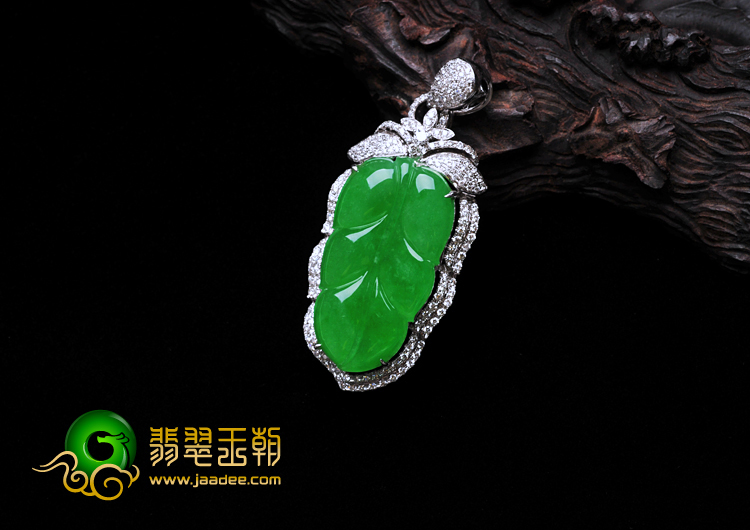 冰种阳绿满绿缅甸翡翠镶白金金枝玉叶胸坠