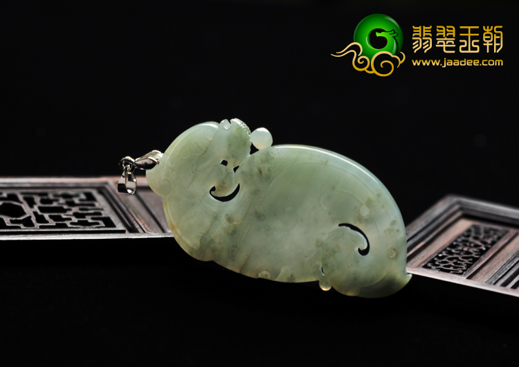 糯冰种晴水缅甸翡翠A货仿古龙挂件
