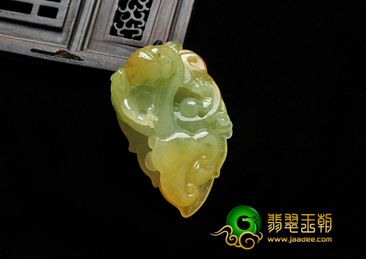 糯冰种黄翡飘花缅甸翡翠A货一夜成龙挂件