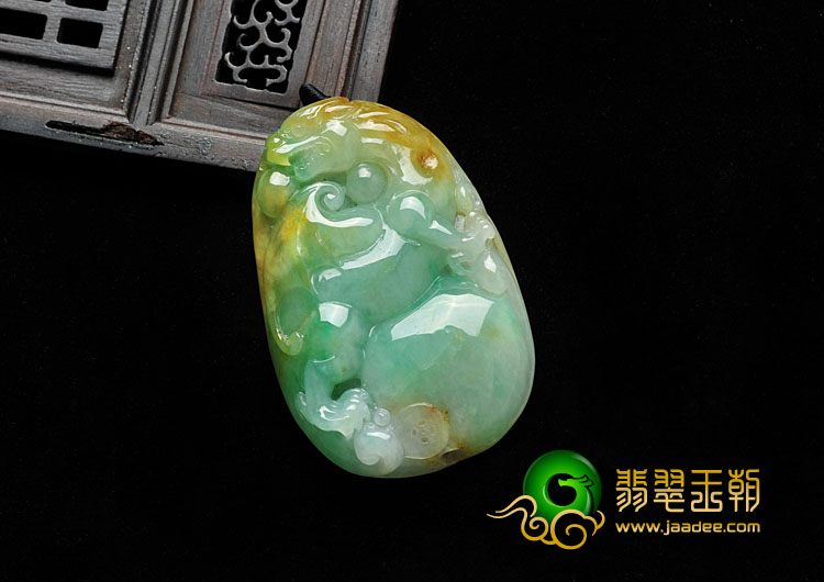 糯冰种黄加绿缅甸翡翠A货飞龙在天挂件