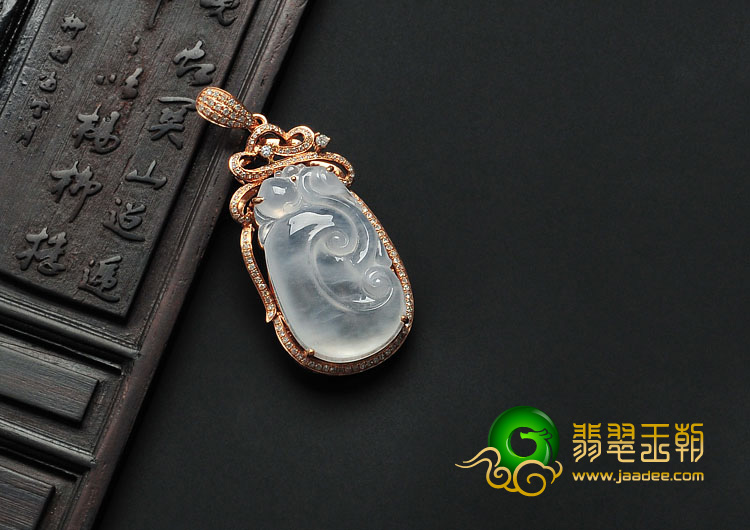 冰玻种缅甸翡翠A货镶玫瑰金如意胸坠（真钻）