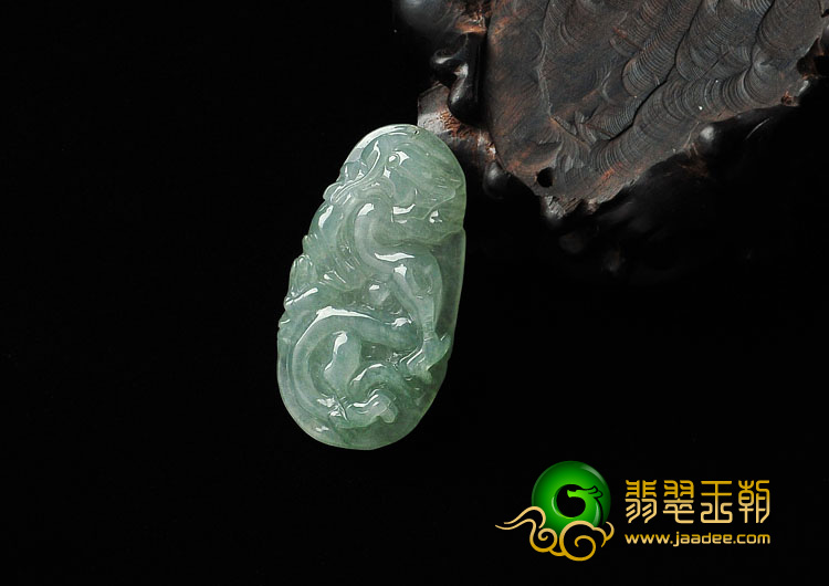 冰种晴水缅甸翡翠A货龙牌挂件
