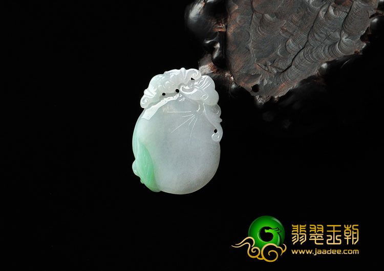 糯冰种飘翠缅甸翡翠A货寿桃挂件