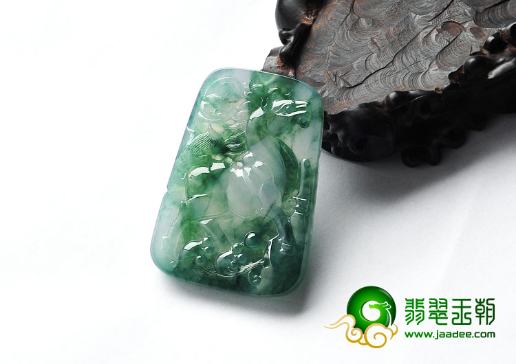 冰种飘花缅甸翡翠A货马牌挂件