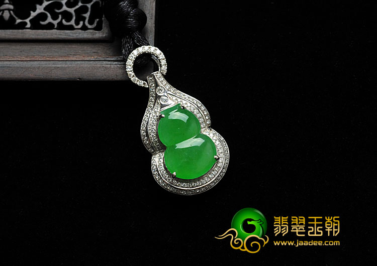 冰种翠色满绿缅甸翡翠A货镶白金葫芦胸坠（真钻）