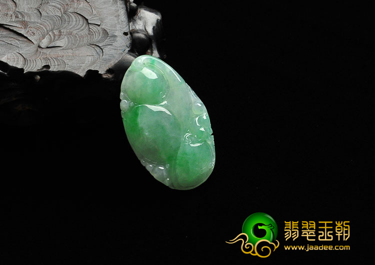 糯冰种翠色缅甸翡翠A货如意寿挂件