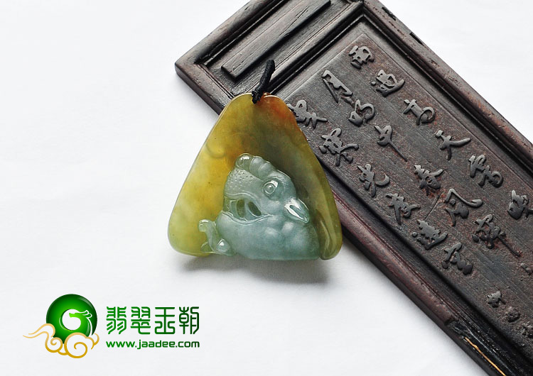 糯冰种褐黄翡缅甸翡翠A货独占鳌头挂件