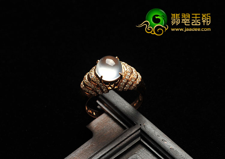 玻璃种强莹光缅甸翡翠A货镶玫瑰金戒指（真钻）