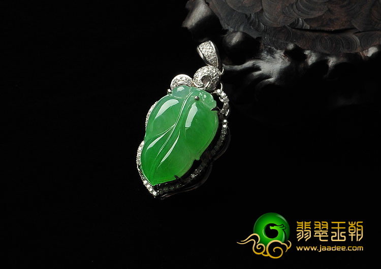 冰种苹果绿缅甸翡翠A货镶白金“金枝玉叶”胸坠（真钻）