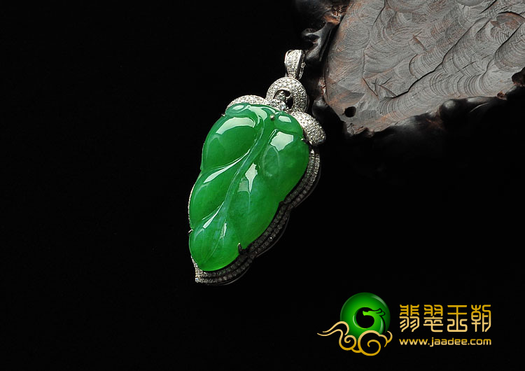 冰种阳绿缅甸翡翠A货镶白金金枝玉叶胸坠（真钻）