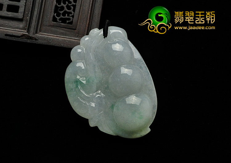 糯冰种飘绿花缅甸翡翠A货如意四季豆挂件