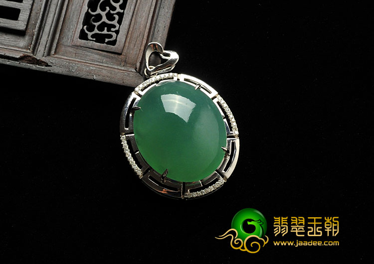 冰种蓝晴水缅甸翡翠A货镶白金胸坠（真钻）