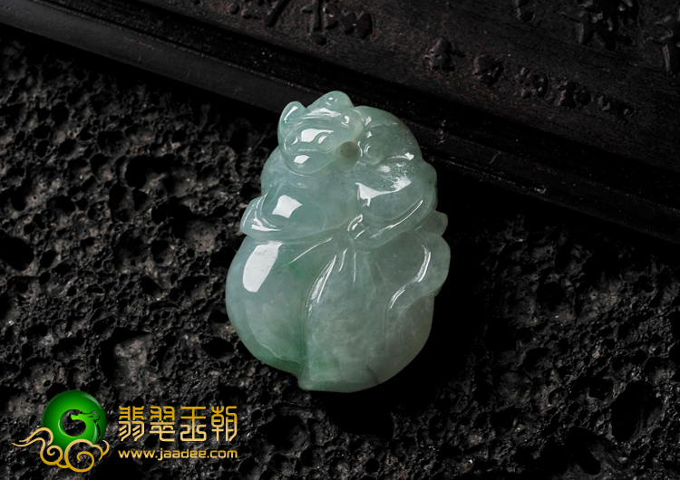 糯冰种飘翠缅甸翡翠A货兔如意挂件