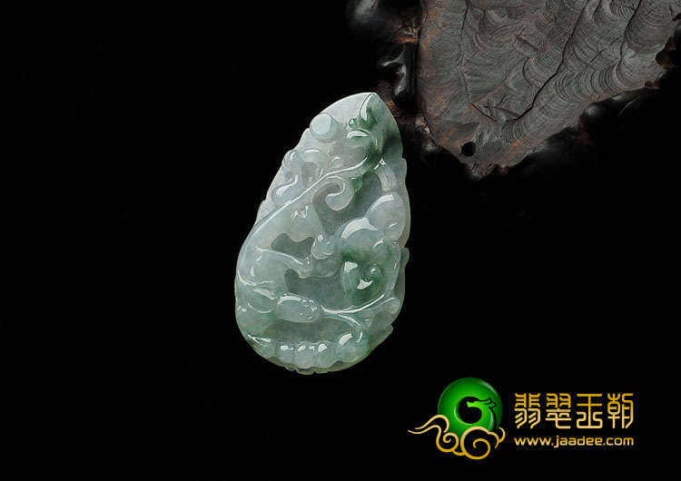 糯冰种飘花缅甸翡翠A货一夜成龙挂件