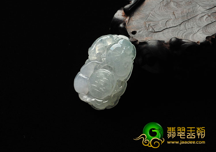 冰种淡晴水缅甸翡翠A货貔貅如意挂件