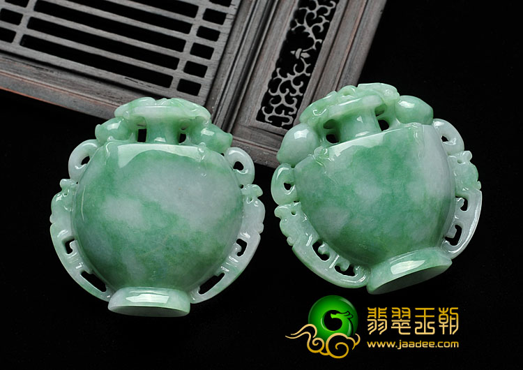 糯冰种瓜青缅甸翡翠A货花瓶挂件（一对）