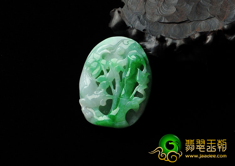 糯冰种翠色缅甸翡翠A货节节高挂件