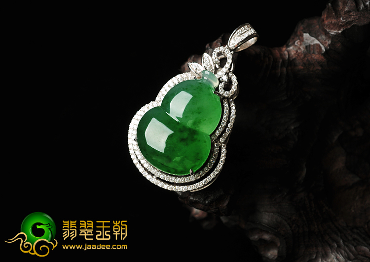 冰种飘绿花缅甸翡翠A货镶白金葫芦胸坠（真钻）