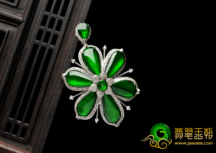 冰玻种正阳绿缅甸翡翠A货镶白金芙蓉缤纷胸坠（真钻）
