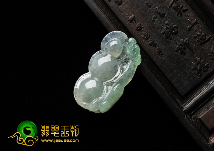 feicui冰种晴水缅甸翡翠A货四季豆挂件