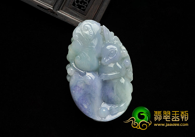 糯冰种春带彩缅甸翡翠A货玉兔献福挂件