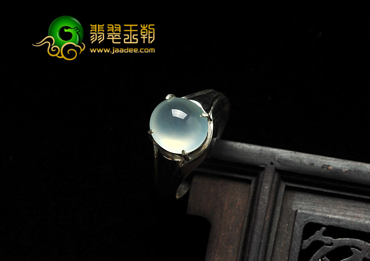 冰玻种淡晴水缅甸翡翠A货戒面