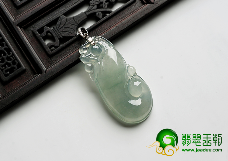 冰种晴水缅甸翡翠A货镶白金扣龙如意挂件