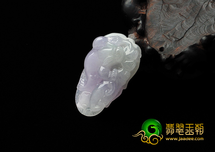 冰种春带彩缅甸翡翠A货金蟾挂件