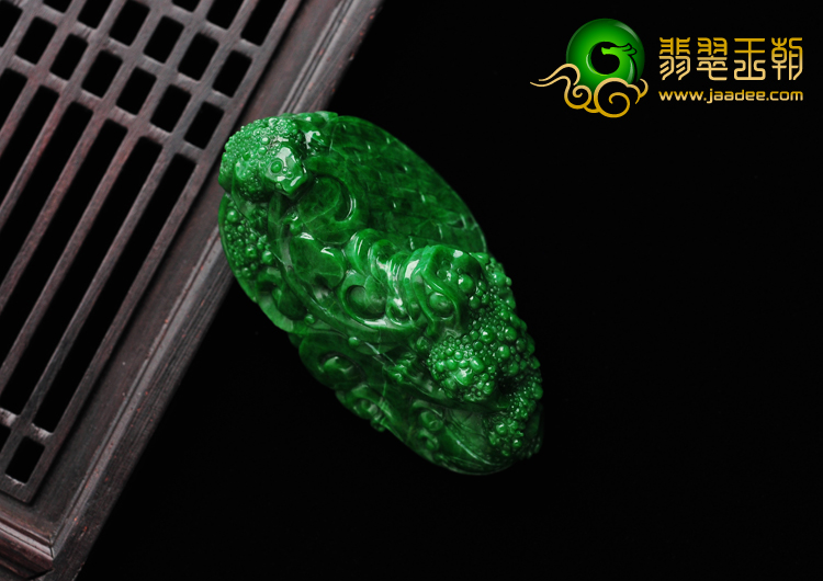 细糯种满绿缅甸翡翠A货金蟾挂件