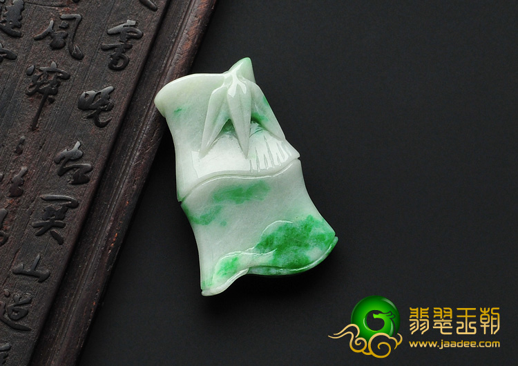 细糯种翠色缅甸翡翠A货节节高挂件