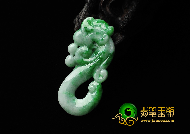 糯冰种翠色缅甸翡翠A货仿古龙挂件
