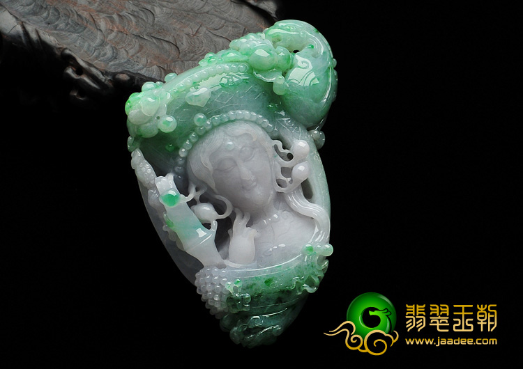糯冰种翠色缅甸翡翠A货阿诗玛手玩件