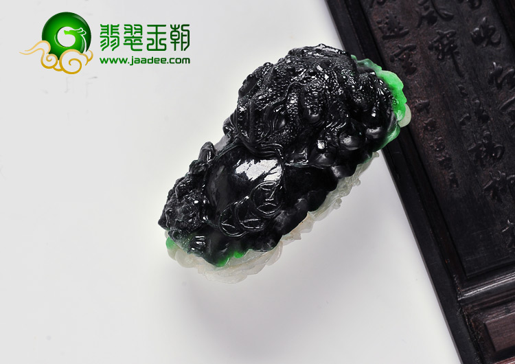 细糯种多彩缅甸翡翠A货招财进宝挂件