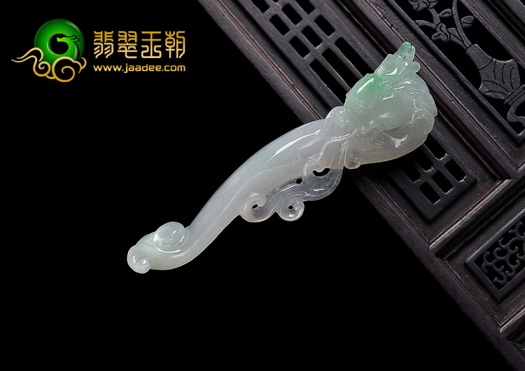 糯冰种飘翠缅甸翡翠A货龙钩挂件