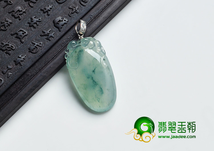 冰种飘花缅甸翡翠A货福瓜挂件