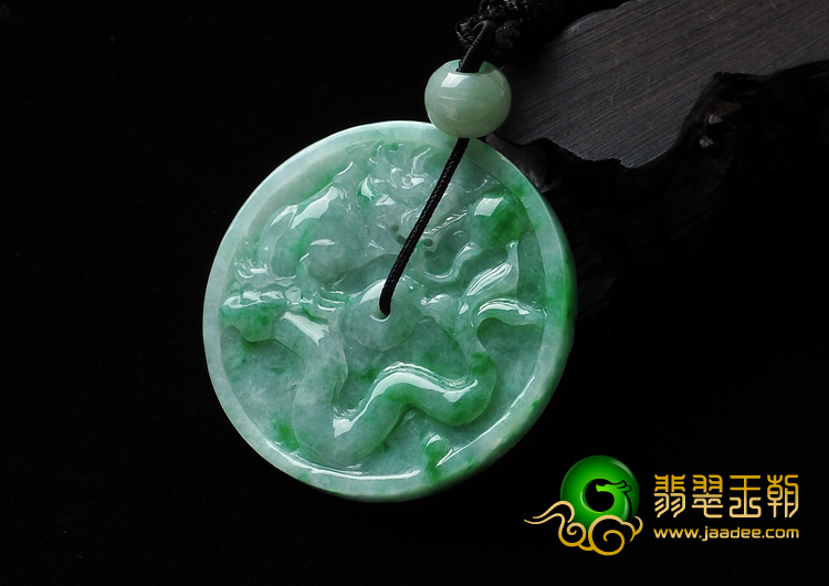 糯冰种翠色缅甸翡翠A货龙牌挂件