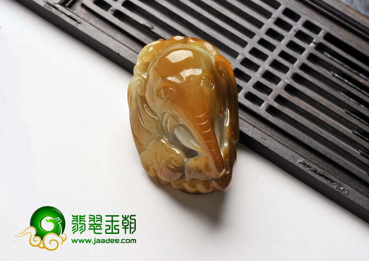 细糯种褐黄翡缅甸翡翠A货象头挂件