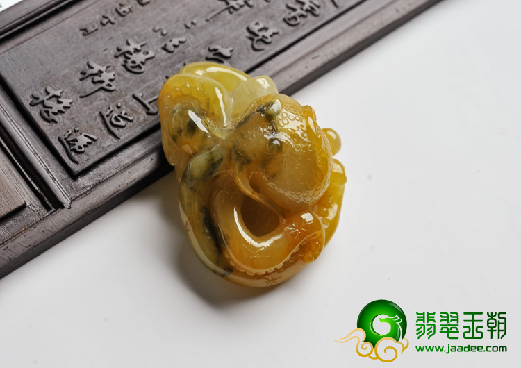糯冰种黄翡飘花缅甸翡翠A货八爪鱼挂件