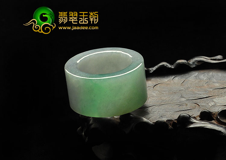 糯冰种飘翠缅甸翡翠A货扳指