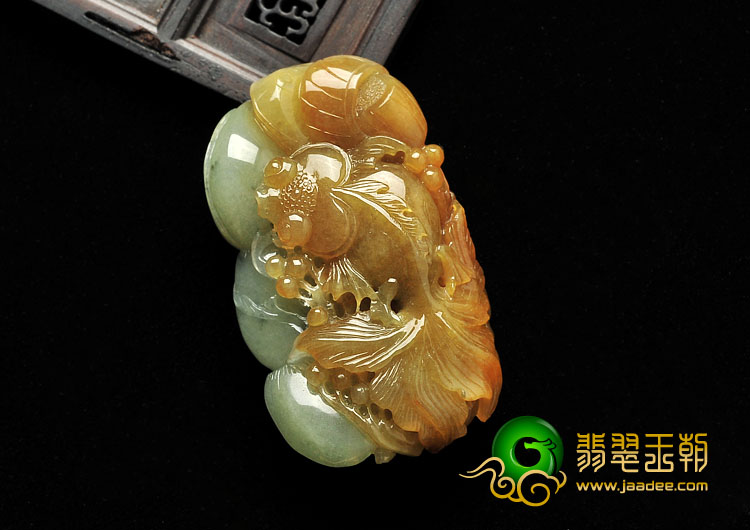 糯冰种褐黄翡缅甸翡翠A货年年有余挂件