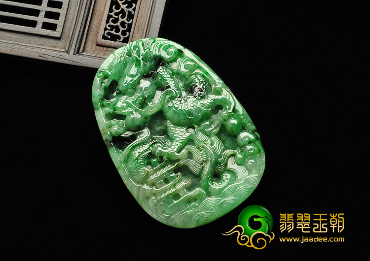 糯冰种翠色缅甸翡翠A货龙牌挂件