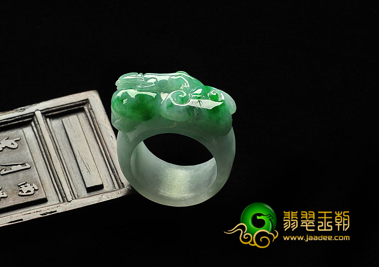 糯冰种翠色缅甸翡翠A货灵芝如意指环