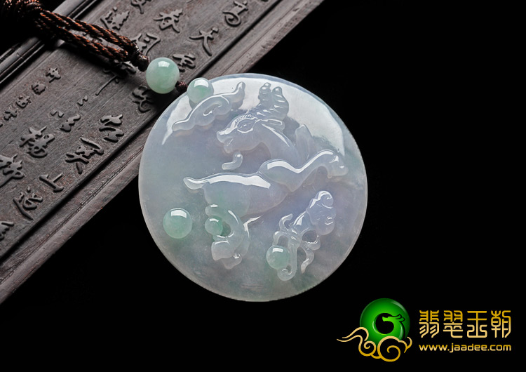 糯冰种春带彩缅甸翡翠A货羊牌挂件