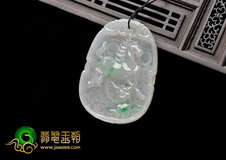 冰种飘翠缅甸翡翠A货龙马精神挂件